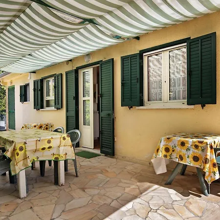 Chiara -marina Di Pietrasanta 펜션